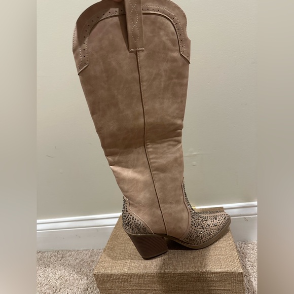 Western Boots Womens Size 7M with crystals Ivory Pull On Heeled Pointed Toe - Picture 6 of 7